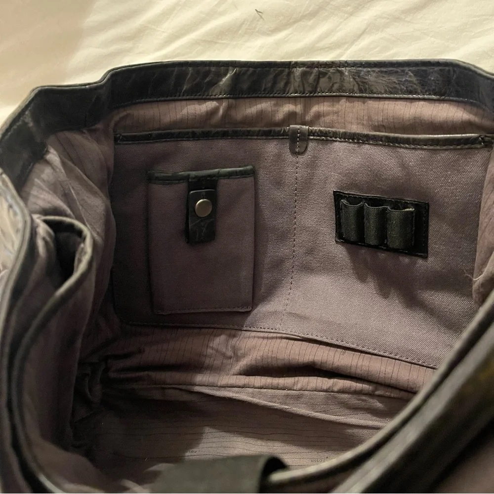 Vintage Fossil Black Leather Messenger Bag Magnetic Flap Commuter